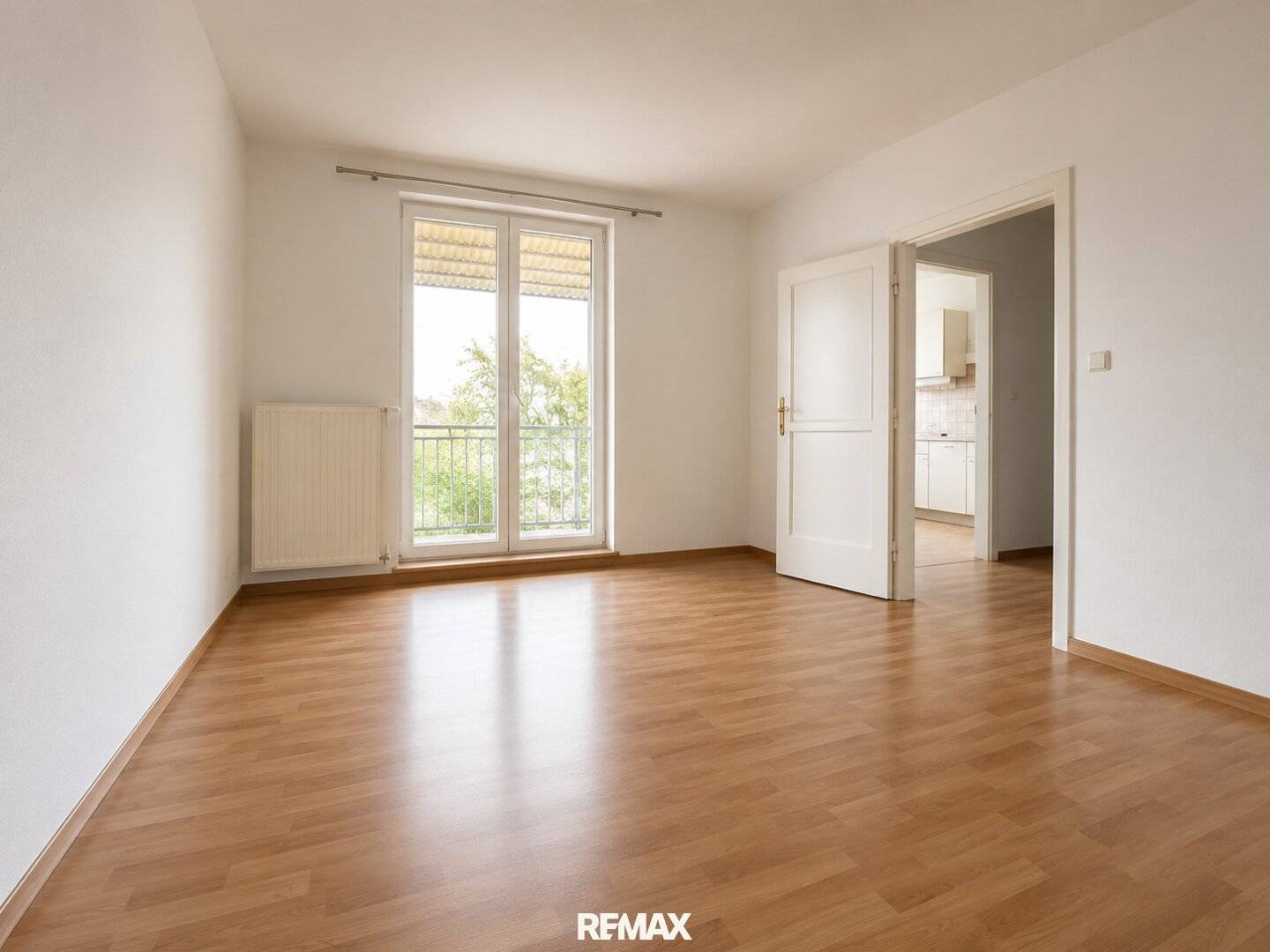 Gepflegte Wohnung mit Balkon und drei Zimmern