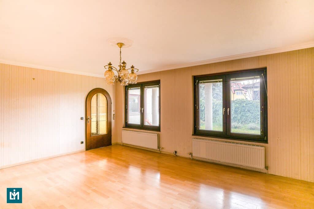 Wohnzimmer (W) UG.