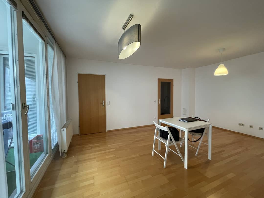 Apartment near Augarten and Taborstraße with loggia