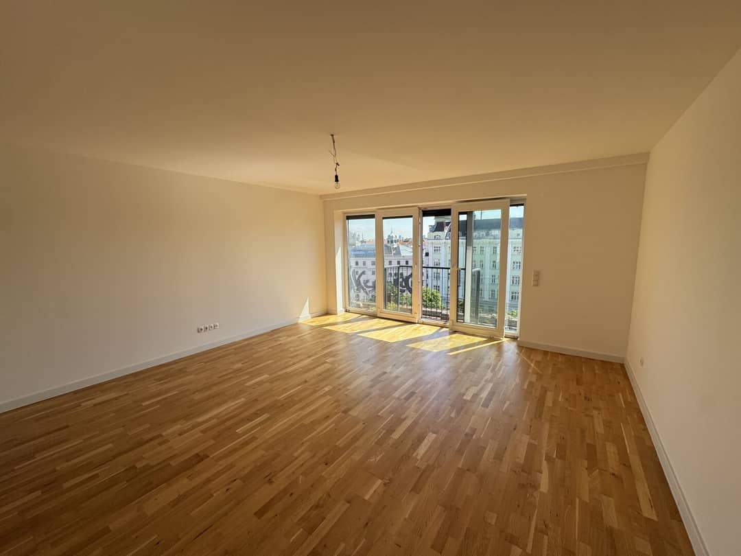 Attic apartment with terrace and elevator and air conditioning