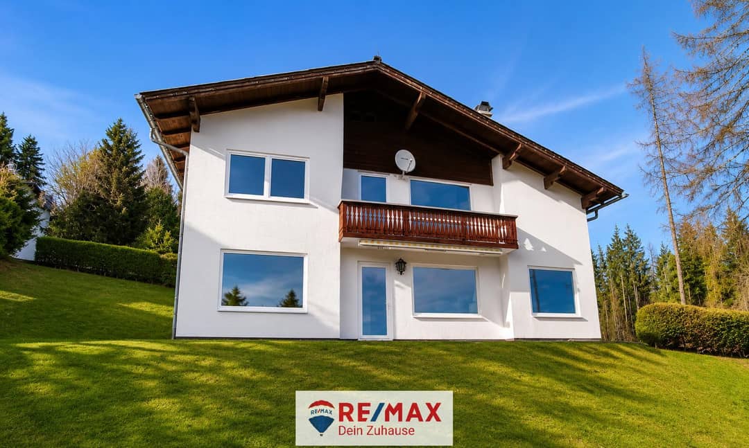Vollsaniertes Einfamilienhaus mit Balkon und Terrasse