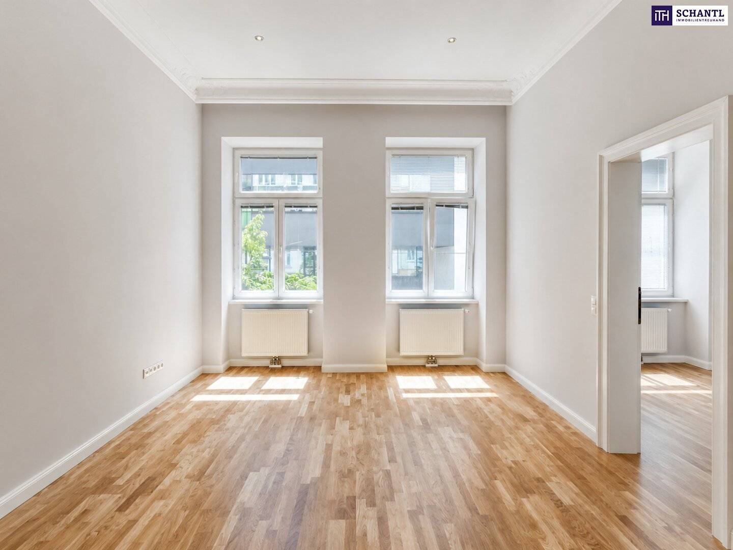 Bright 3-Room Altbau Apartment with Balcony