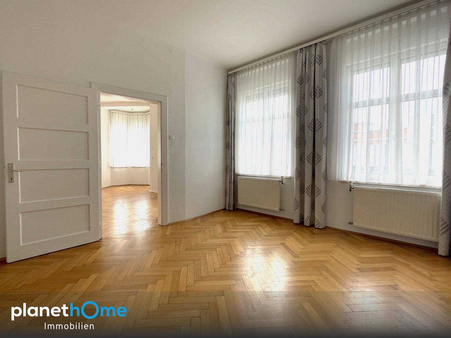 Altbauwohnung im Stadtkern mit hellem Erkerzimmer