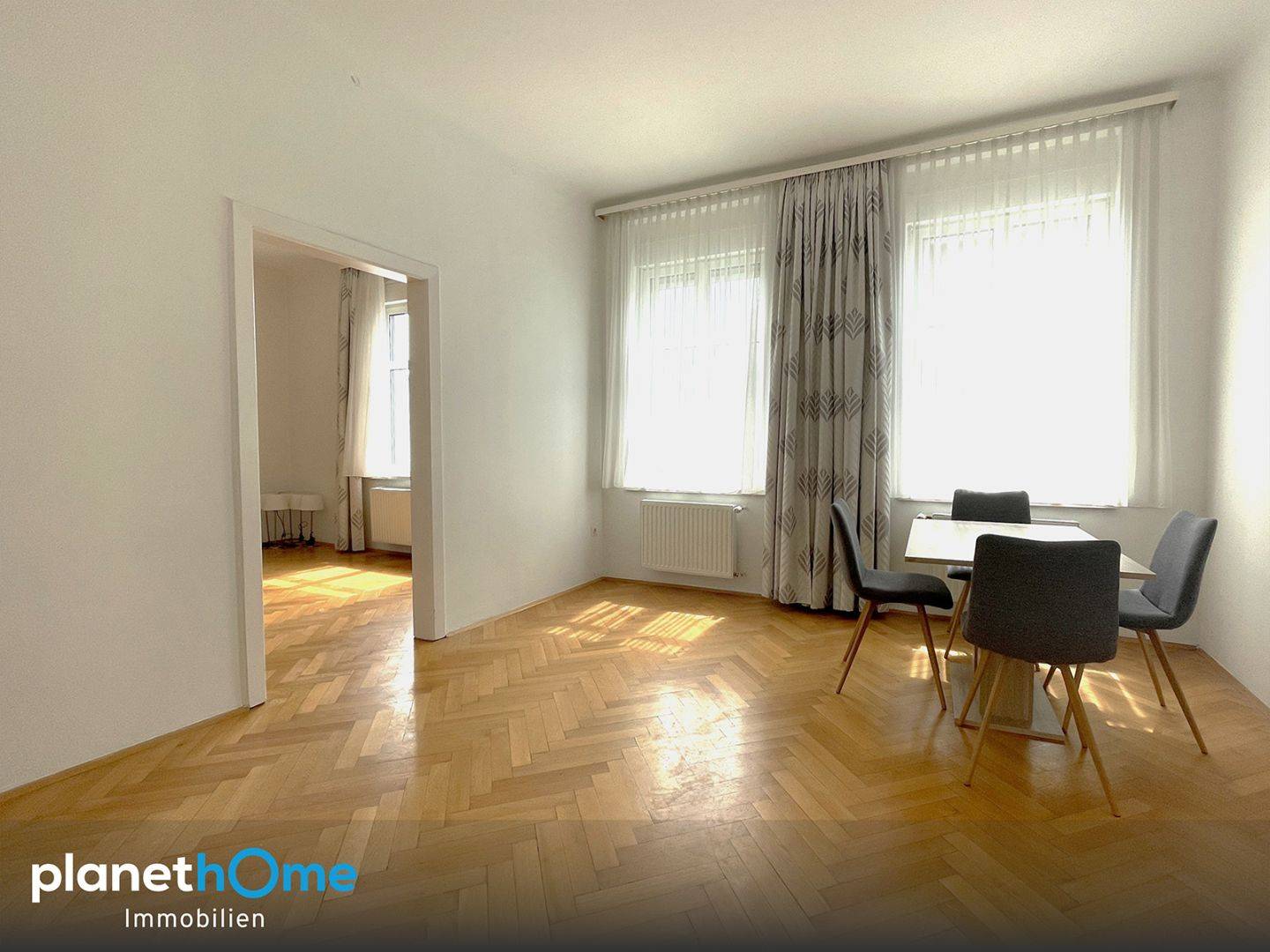 Altbauwohnung im Stadtkern mit hellem Erkerzimmer