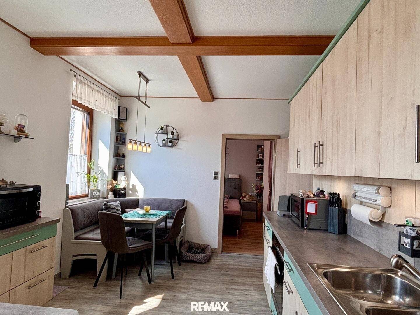 Single-family house with garden and second unit