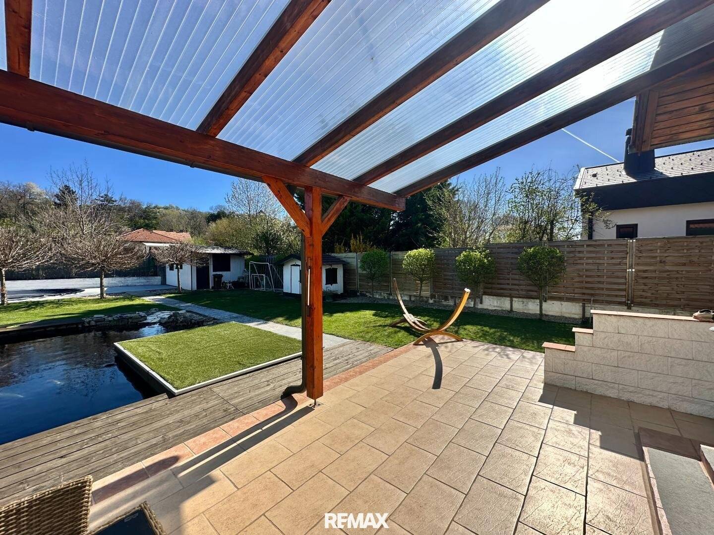 Single-Family Home with Pool and Swimming Pond