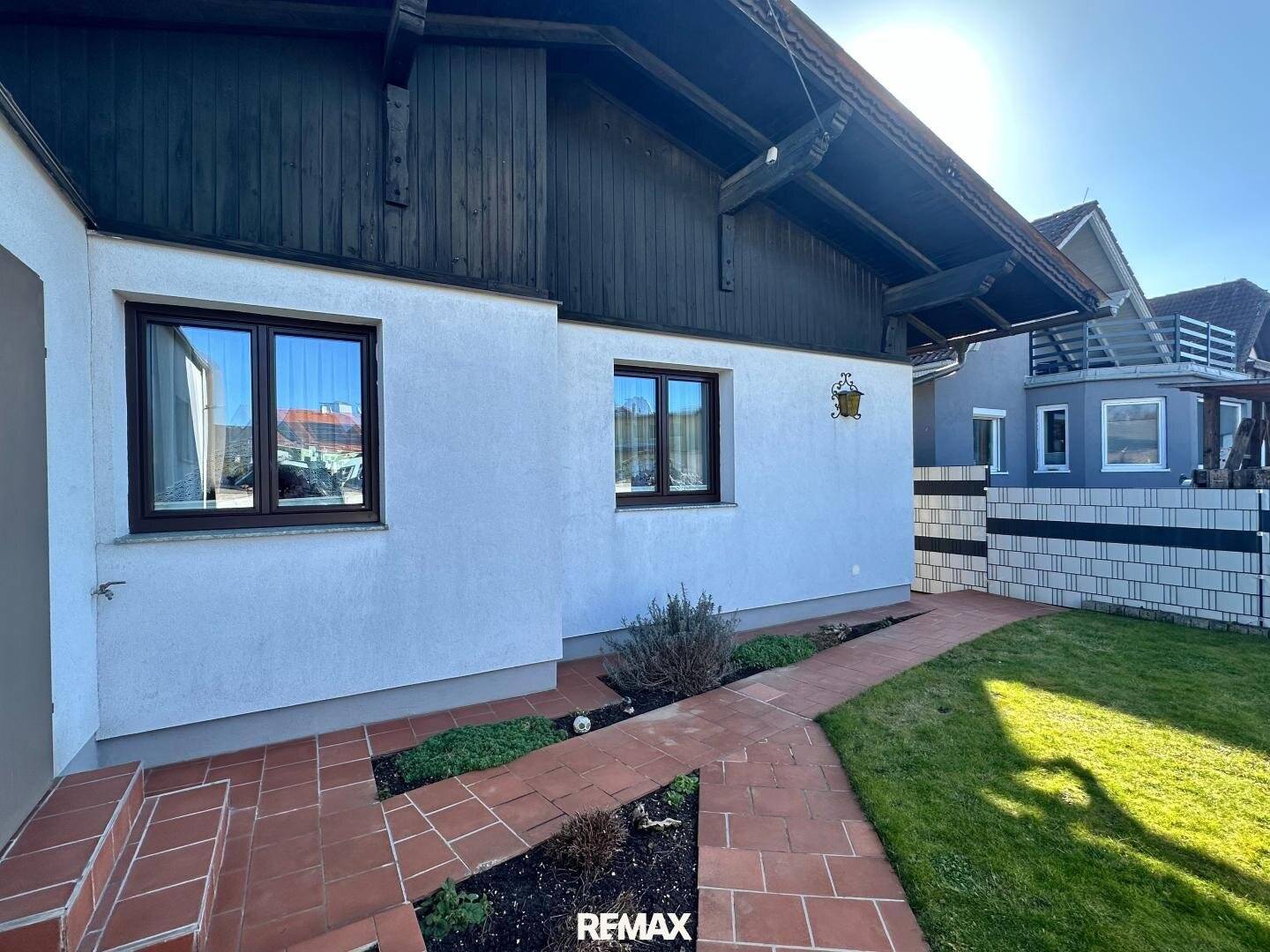 Charming Bungalow with Garden and Garage