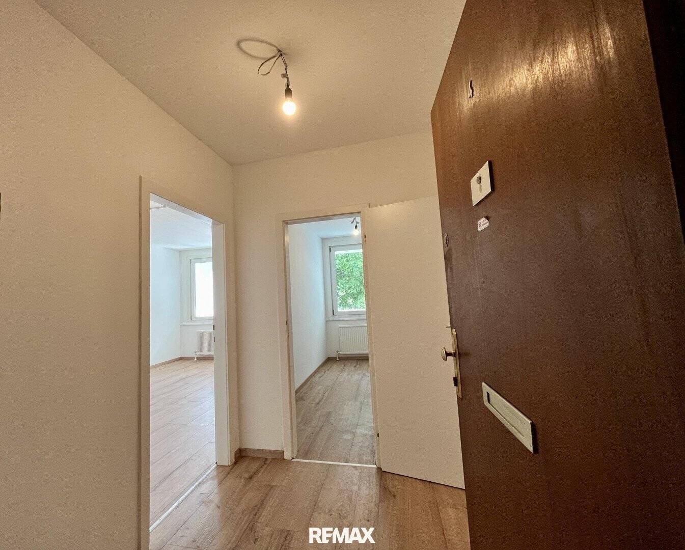 Wohnung stilvoll saniert Loggia und Parkplatz