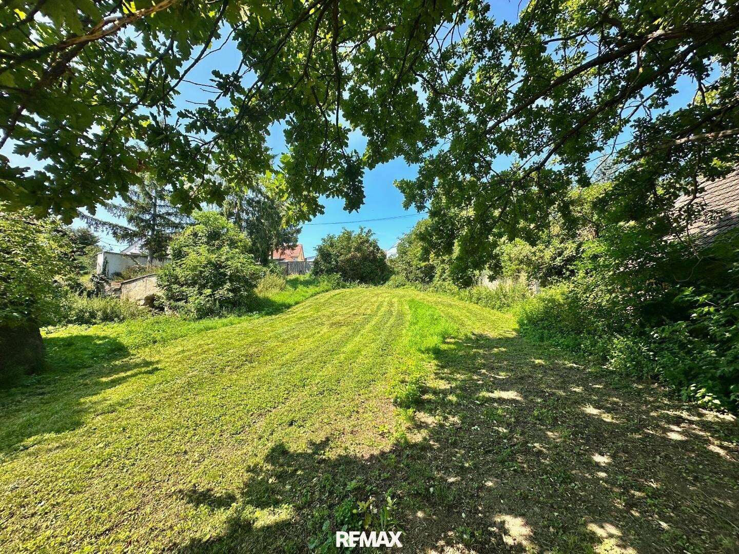 Building plot with farmhouse in Drasenhofen