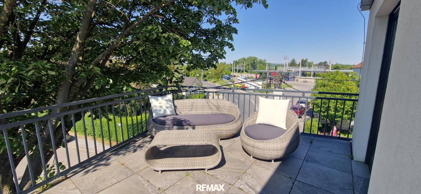 Wohnung mit Terrasse nahe Badeteich und S Bahn