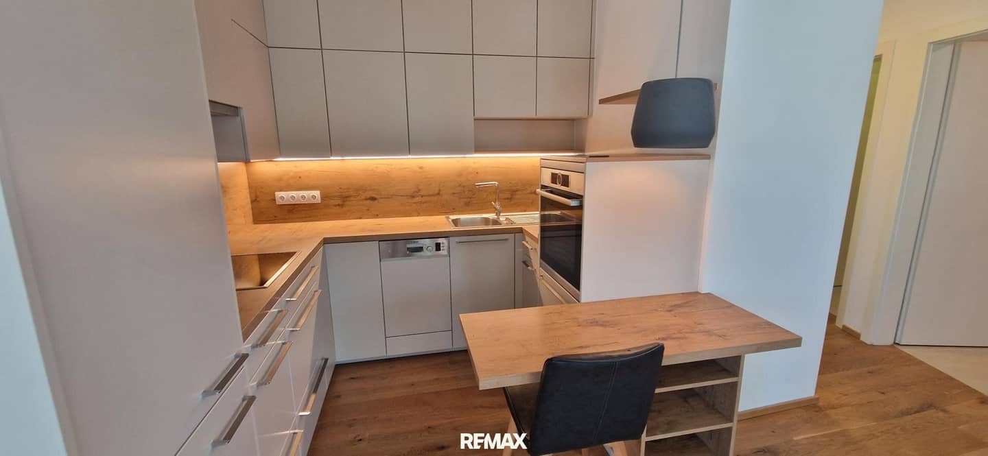 Wohnung mit Terrasse nahe Badeteich und S Bahn