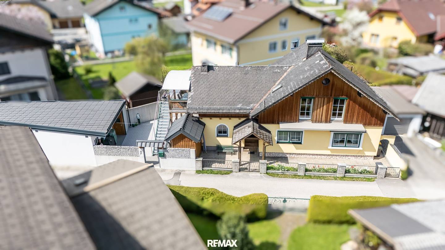 Spacious House with Outbuildings in Ebensee