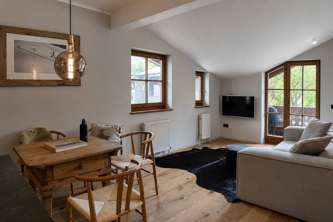 Top floor apartment first occupancy sunny south