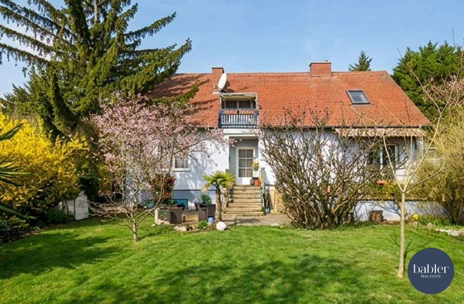 Spacious House with Garden and Pool