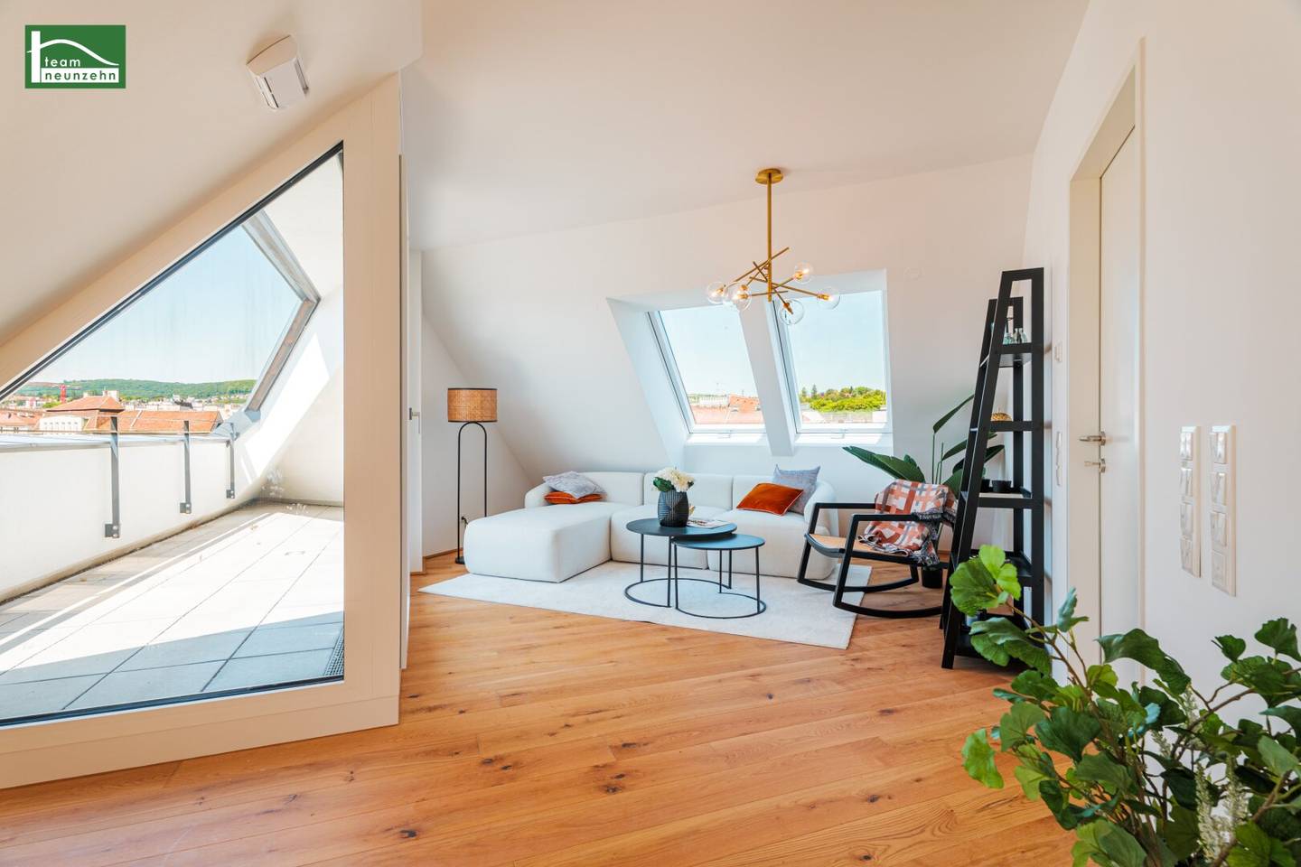 Exclusive penthouse apartment with terrace and roof terrace