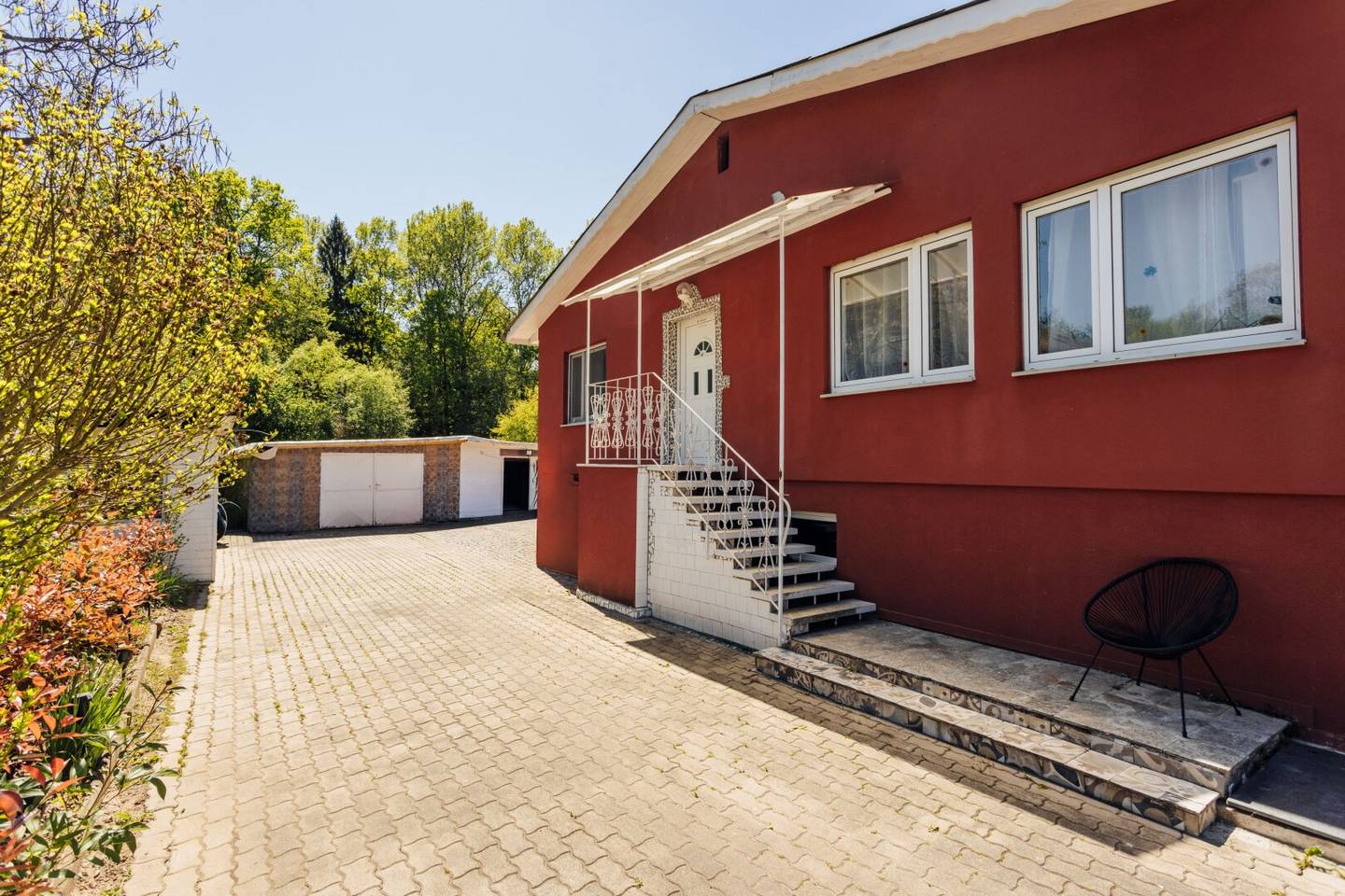 Ruhig gelegenes Einfamilienhaus mit herrlichem Ausblick ins Grüne! Luftwärmepumpe und PV-Anlage!