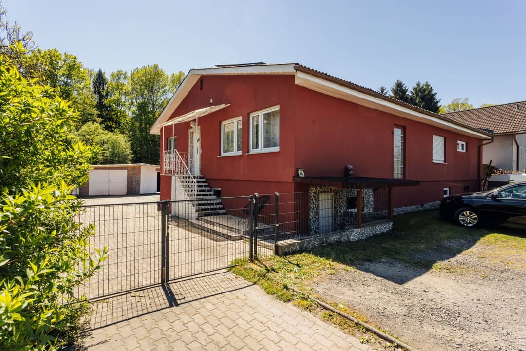 Einfamilienhaus mit Terrasse Garten und Pool in Lebring
