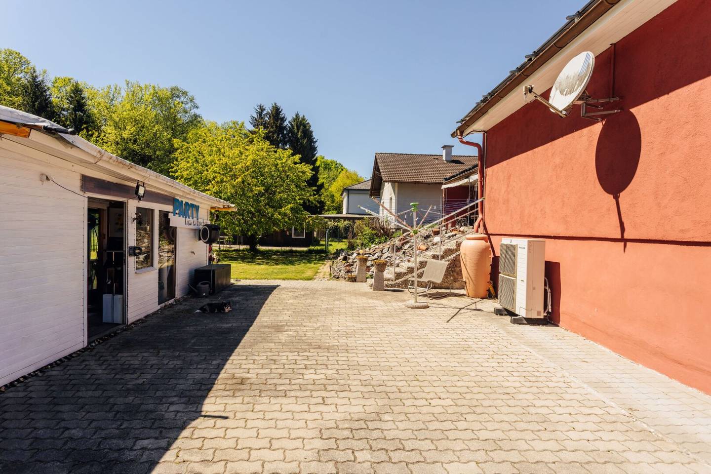 Ruhig gelegenes Einfamilienhaus mit herrlichem Ausblick ins Grüne! Luftwärmepumpe und PV-Anlage!