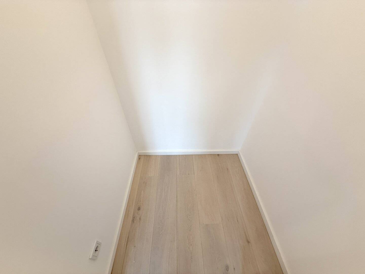 Straßenseitiges Büro in Penzing