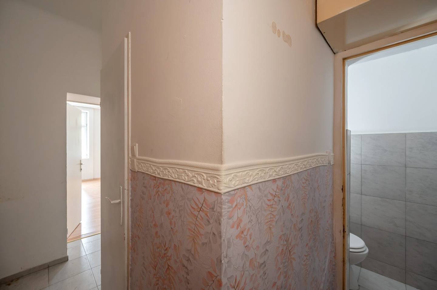 ++NEW++ Old building with potential renovation needed 1 room apartment