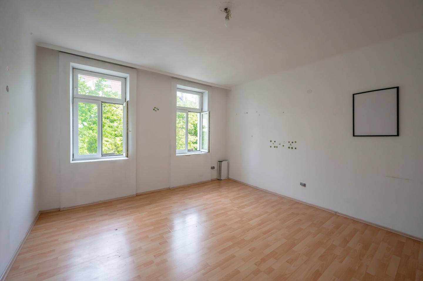 ++NEW++ Old building with potential renovation needed 1 room apartment