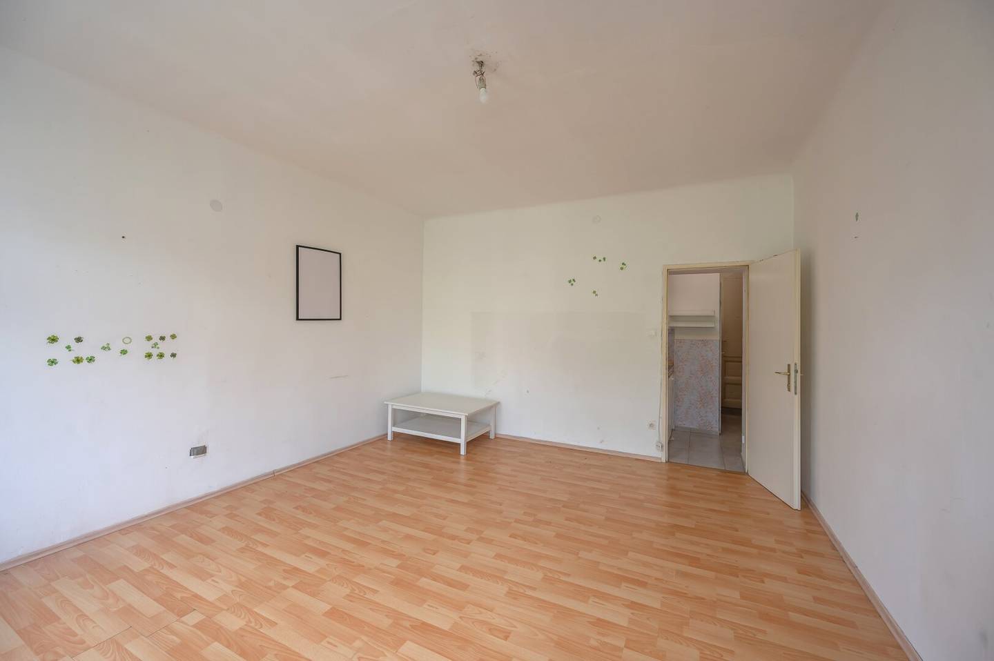 ++NEW++ Old building with potential renovation needed 1 room apartment