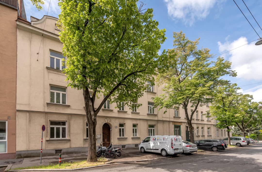 Altbauwohnung mit Potenzial zur Renovierung