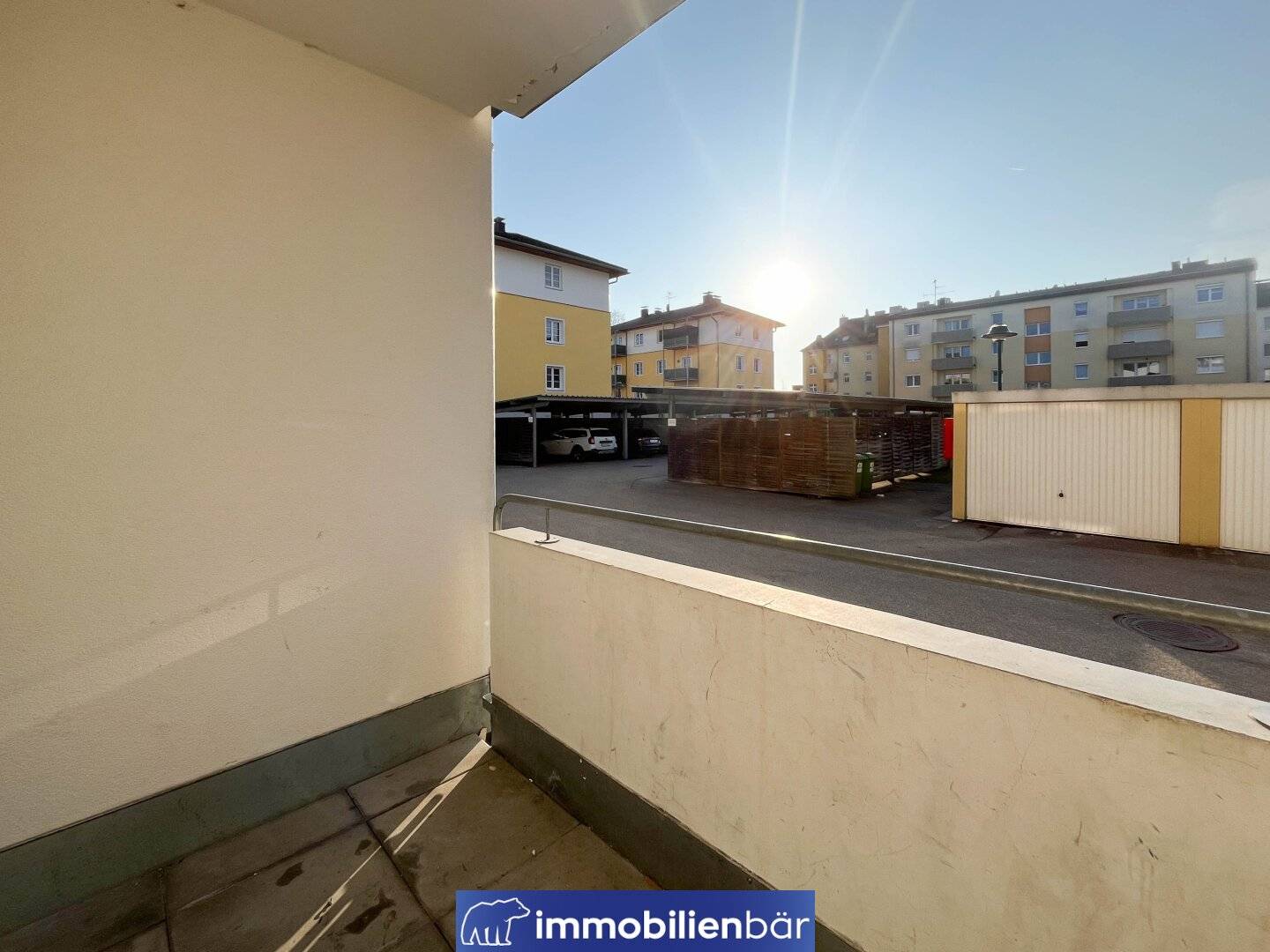 Helle Etagenwohnung mit Loggia nahe Stadtpark