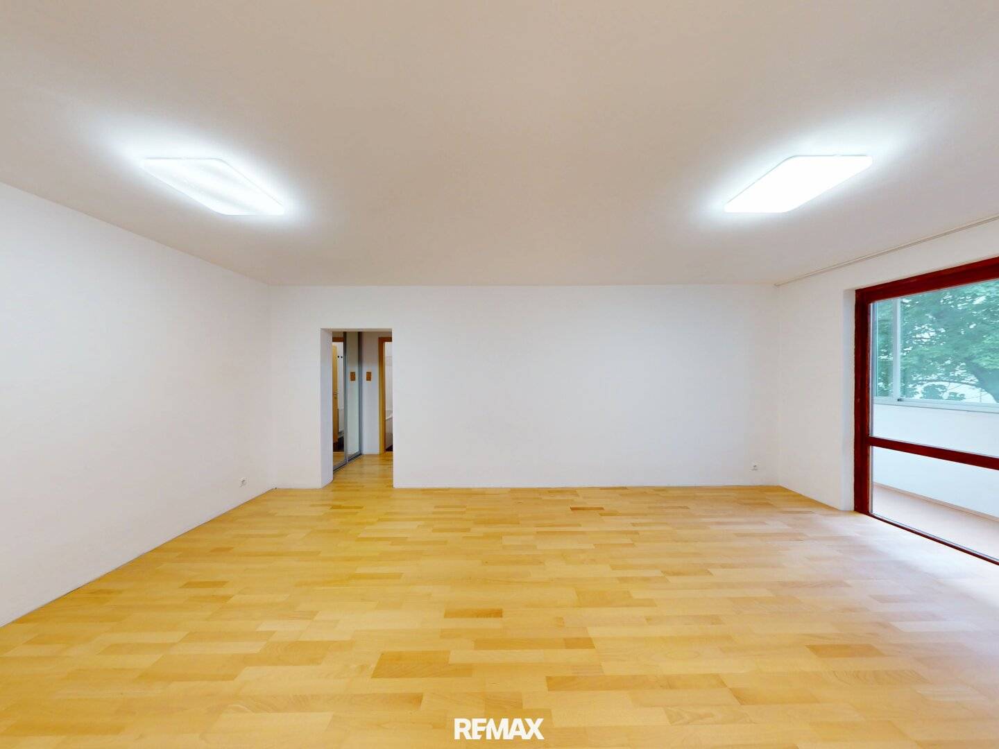 Courtyard facing apartment with loggia near U6