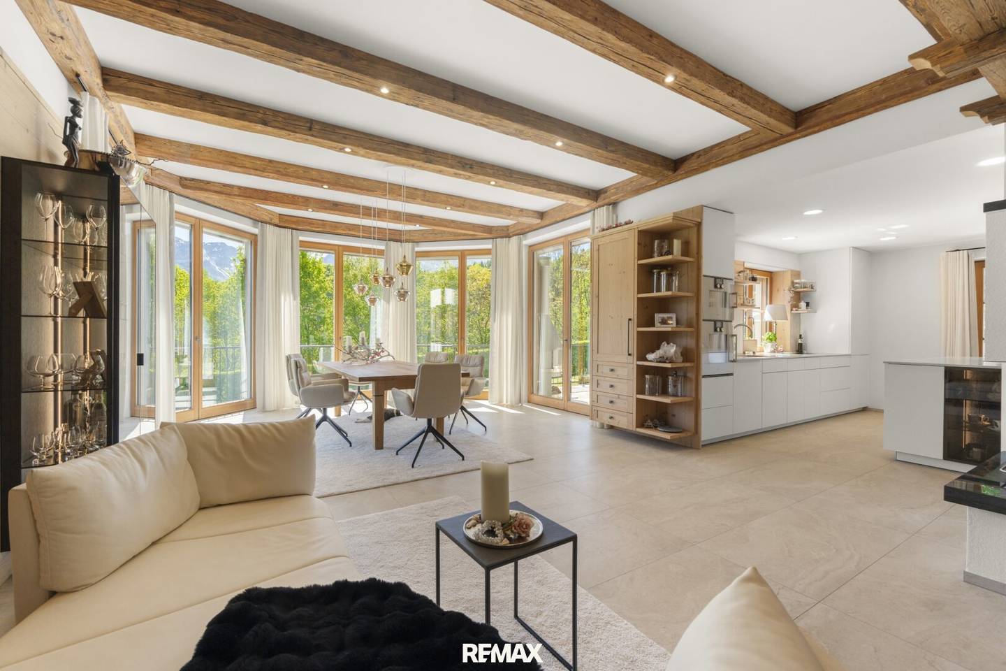Luxuriöses Chalet mit Pool und Sauna