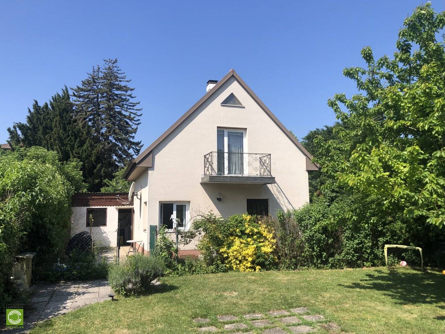 Perchtoldsdorf: Single and Multi-Family House with Potential