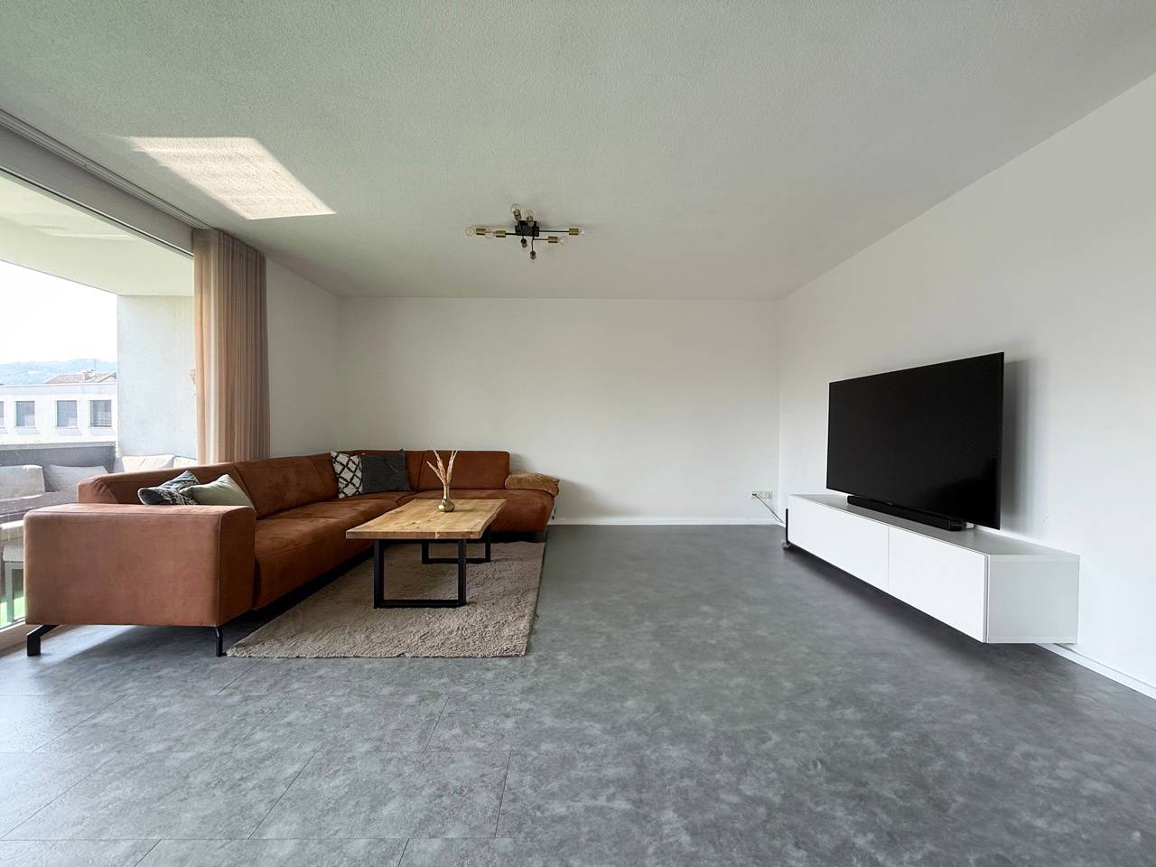 Wohnung mit 3 Zimmern Carport und Fußbodenheizung