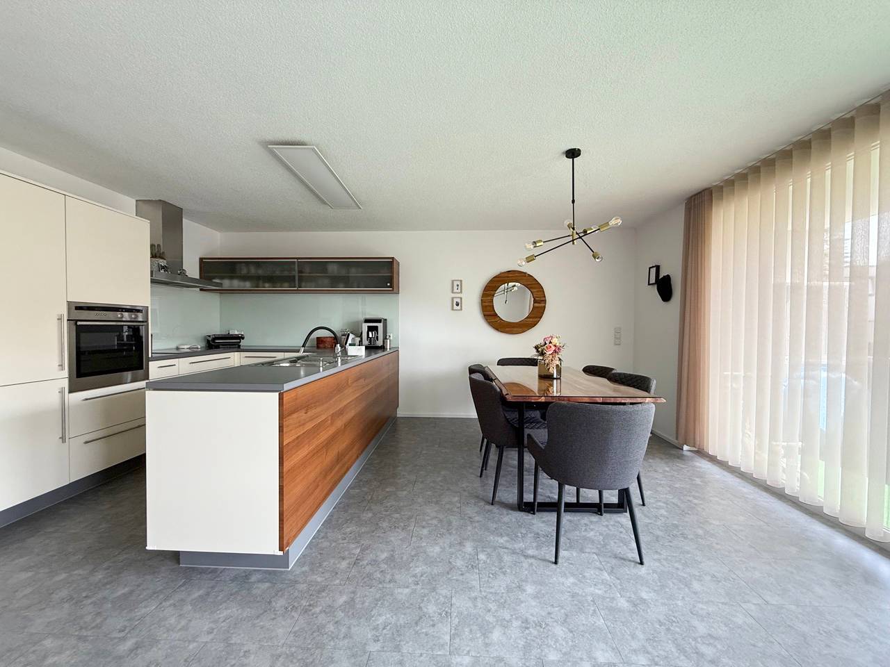 Wohnung mit 3 Zimmern Carport und Fußbodenheizung