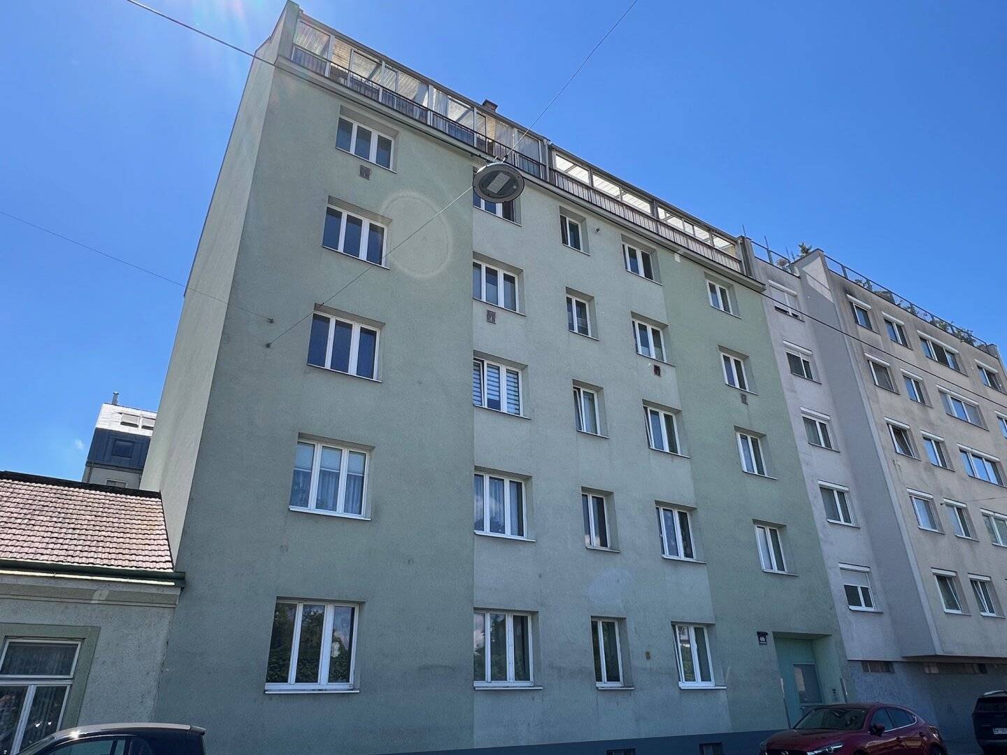 Erdgeschosswohnung mit großzügigem Wohnzimmer