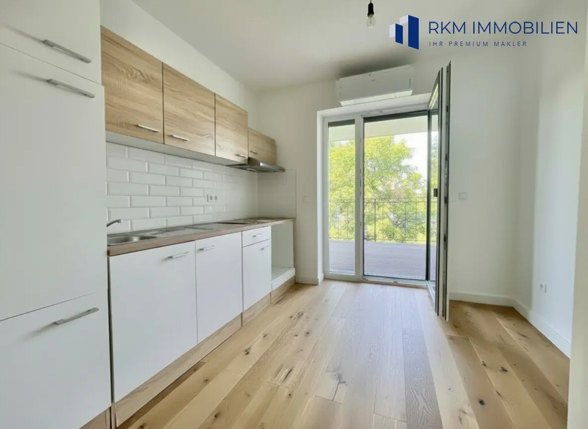 Modern apartment with balcony near U6
