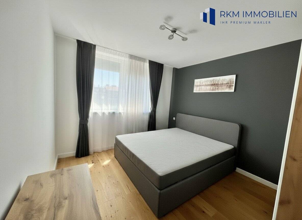 Modern apartment with balcony near U6