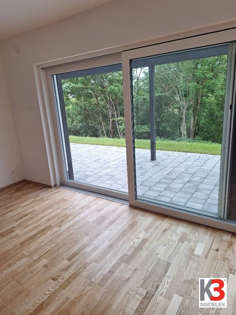 Modernes Doppelhaus mit Terrasse und Fernblick
