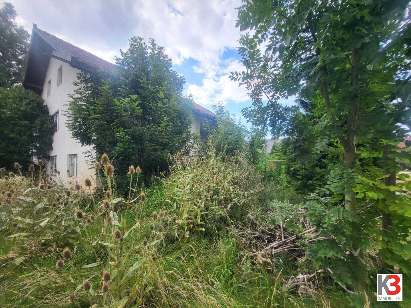 Sanierungsbedürftiges Haus mit Grundstück
