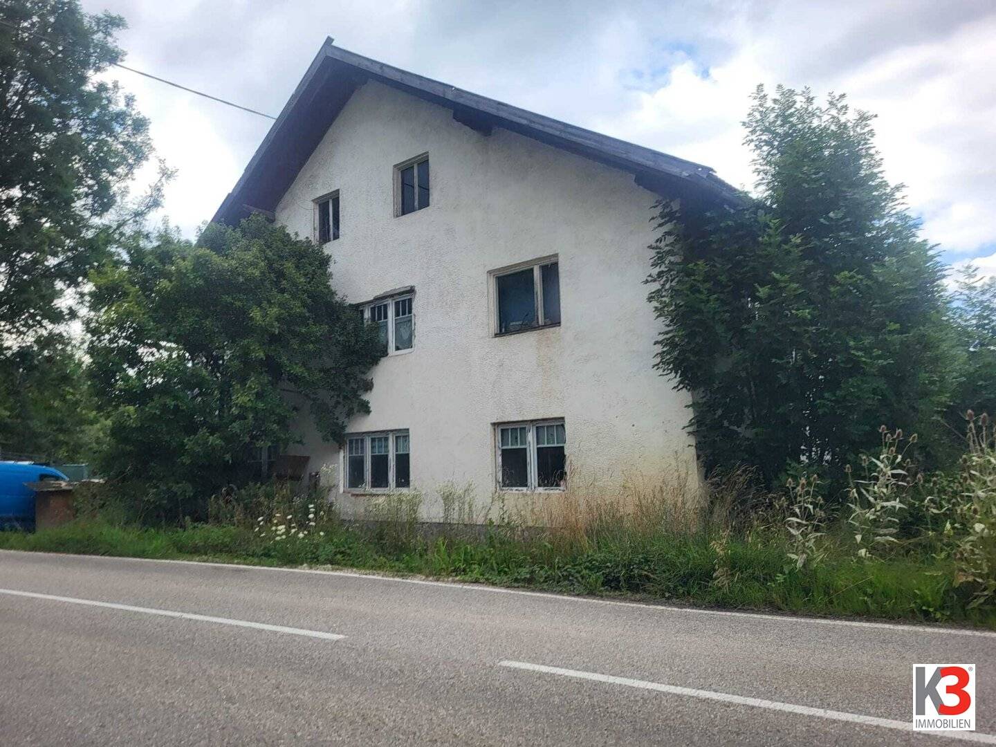 Sanierungsbedürftiges Haus mit Grundstück