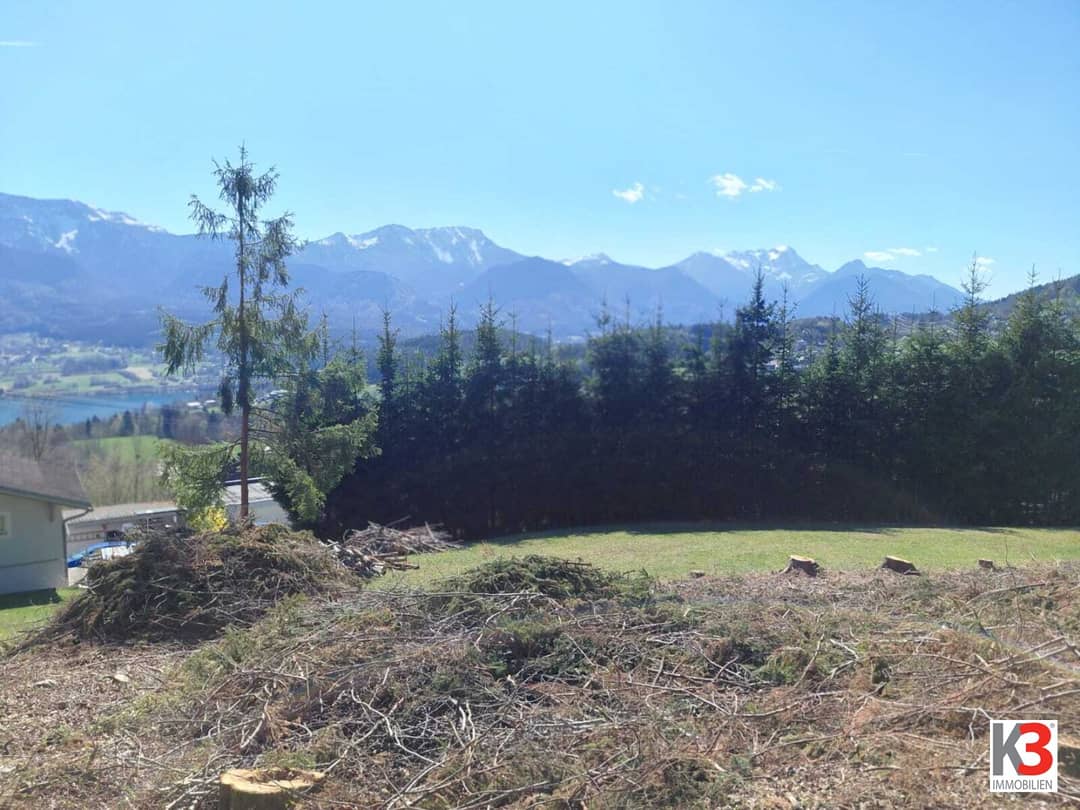 Ruhiges Baugrundstück mit Bergblick