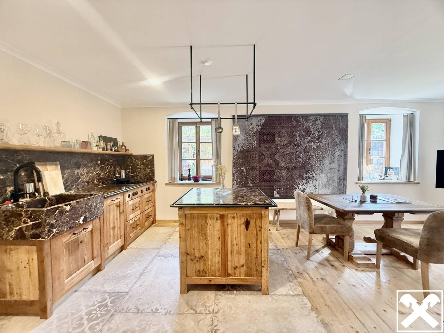 Apartment with terrace and designer kitchen