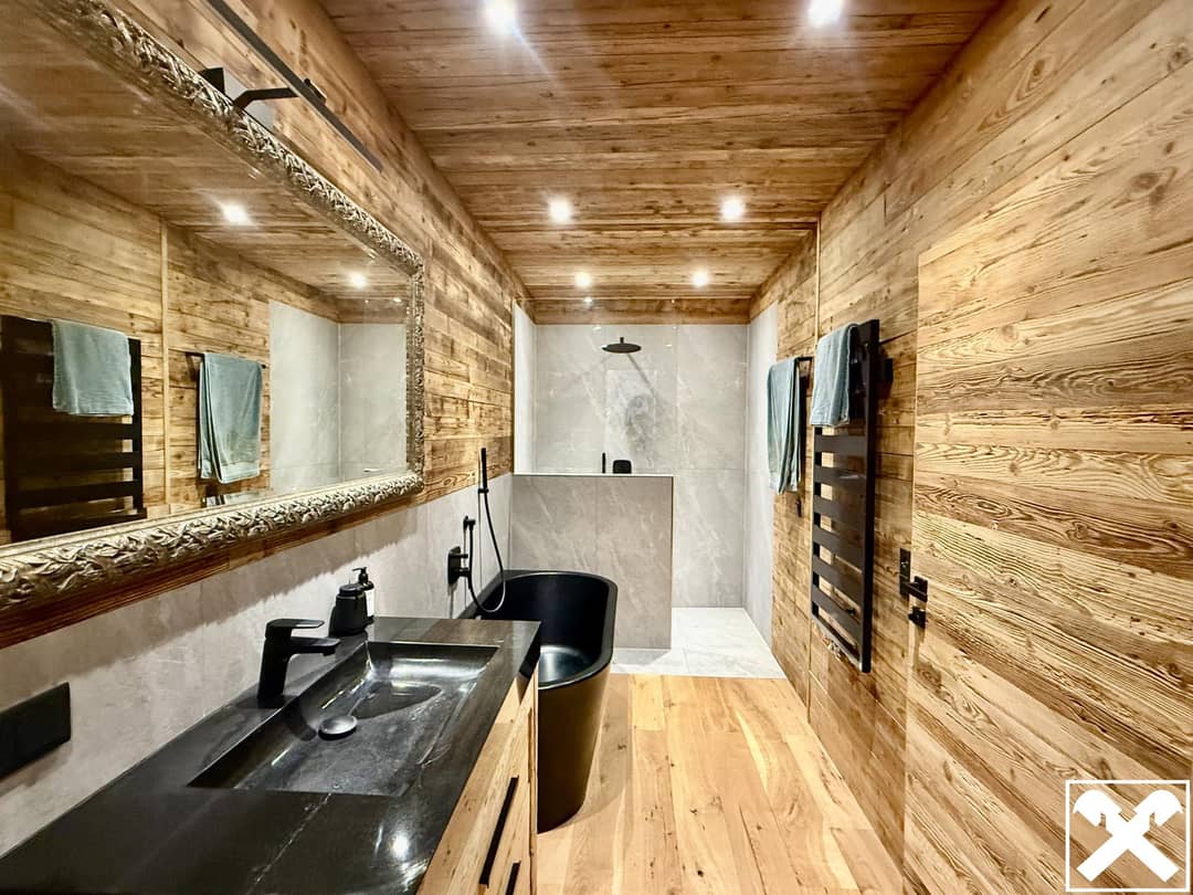 Wohnung Chaletstil Altholz Kamin