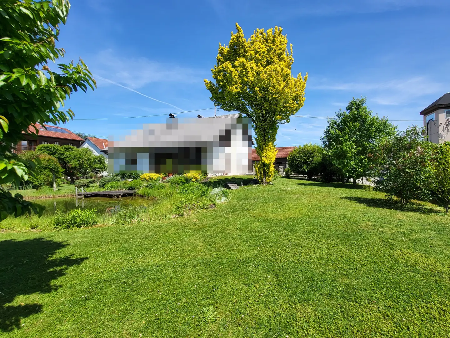 Building plot with swimming pond in Neuzeug