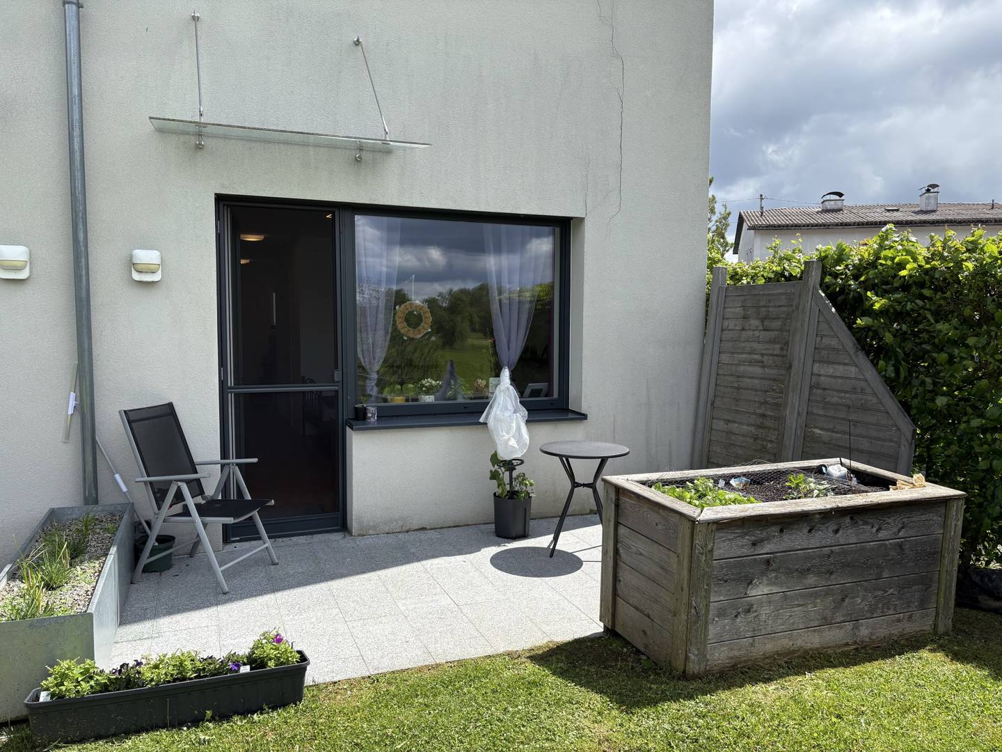 Barrier free apartment with terrace available now