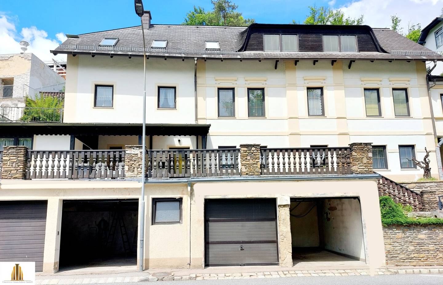 Ehemaliges Gästehaus mit Blick auf die Rosenburg