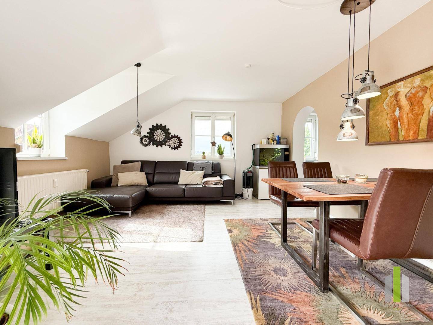 Helle Wohnung mit Balkon und Carport