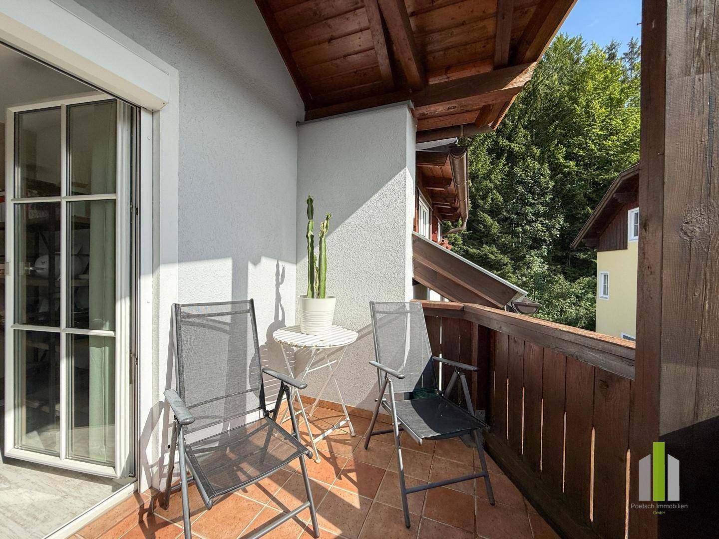 Helle Wohnung mit Balkon und Carport
