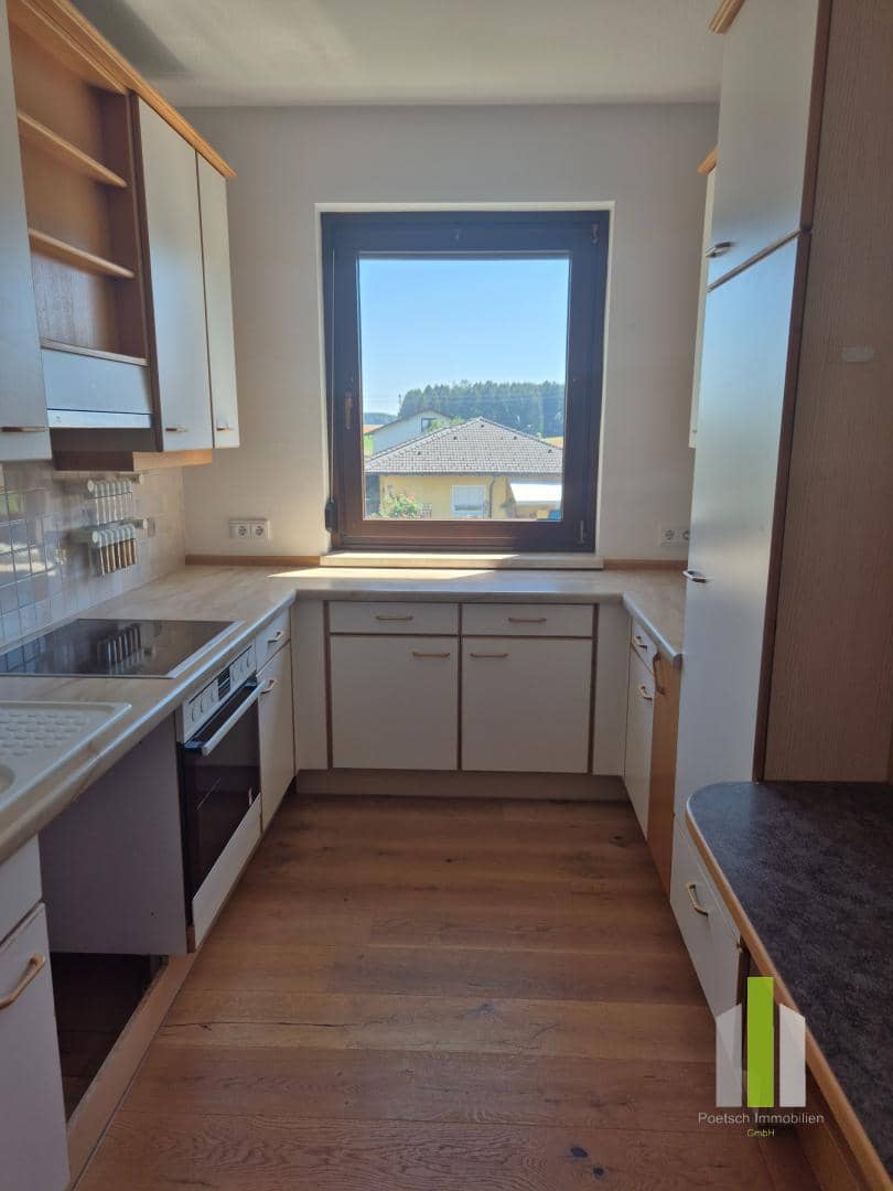 Sonnige Wohnung mit Balkon und Garage