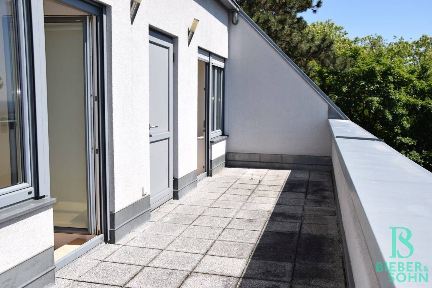 Extraordinary rooftop terrace apartment with views over Vienna and a private garden
