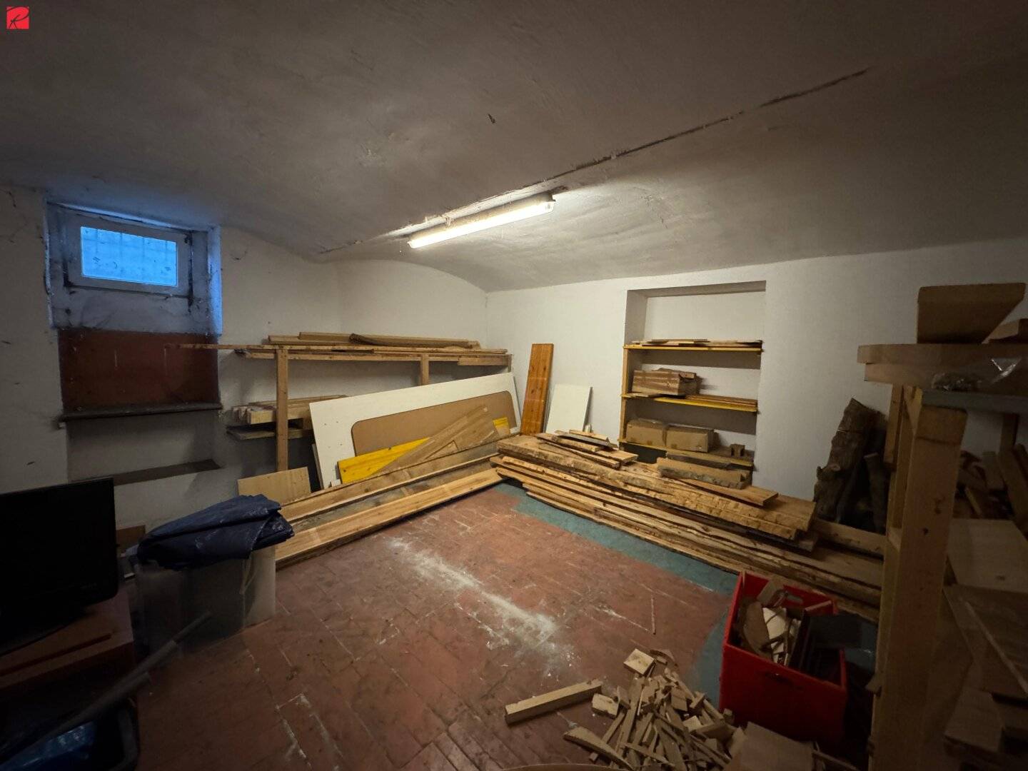 Creative Space with Potential in Lower Ground Floor